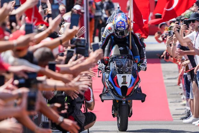 WorldSBK: Razgatlioglu acorta la brecha
