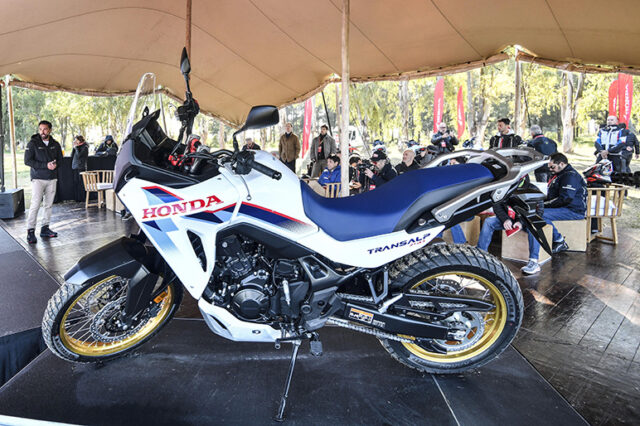 2doble2presentacion_foto2chica_impar Honda XL750 Transalp E-Clutch