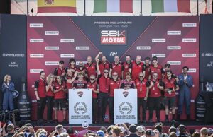 Ducati y un domingo para la historia: título en WSBK y victoria de Márquez en MotoGP